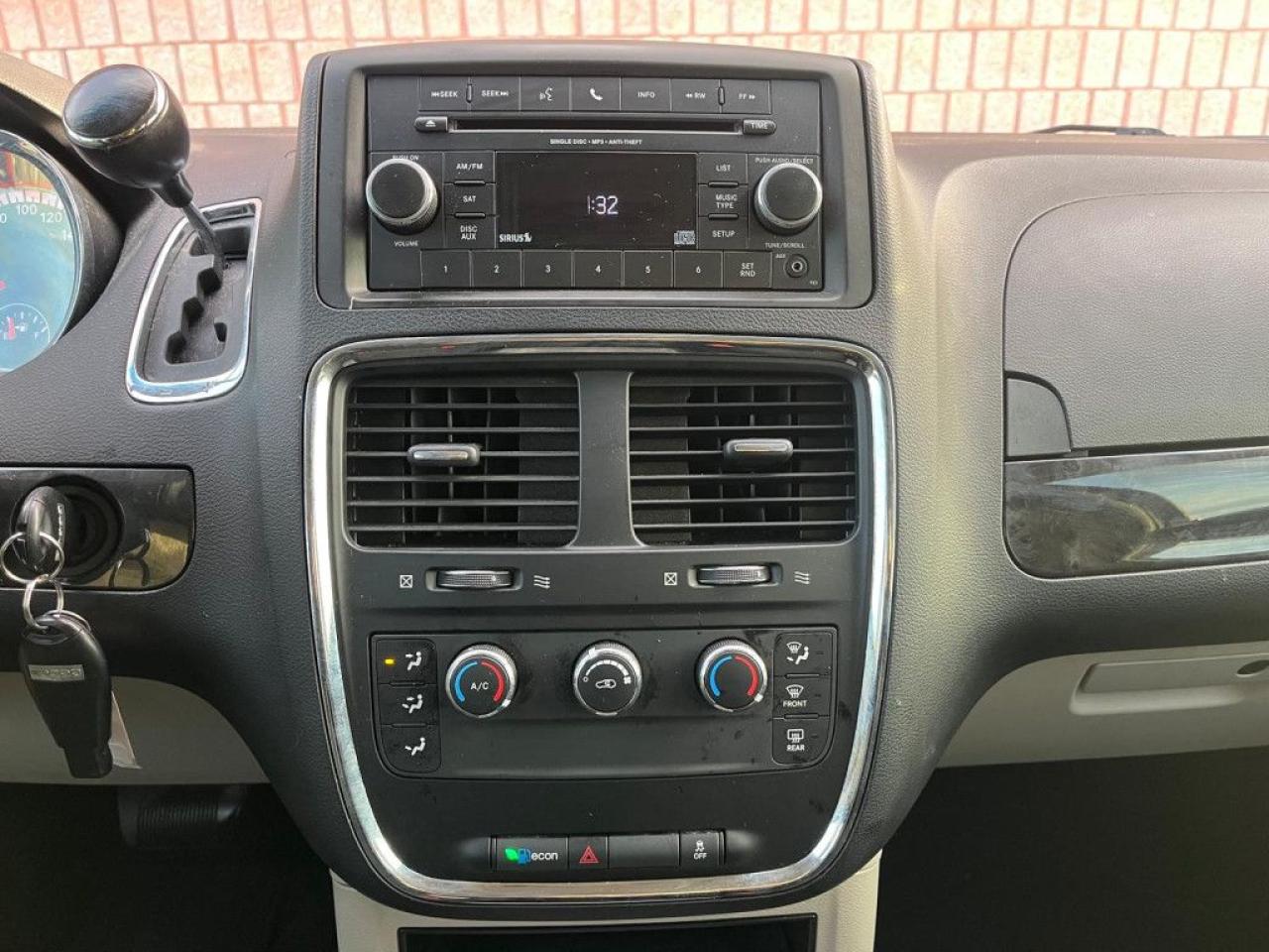 2013 Dodge Grand Caravan SXT | CLEAN CARFAX | ONE-OWNER | STOW N GO | REAR ENTERTAINMENT | ECO MODE | - Photo #27
