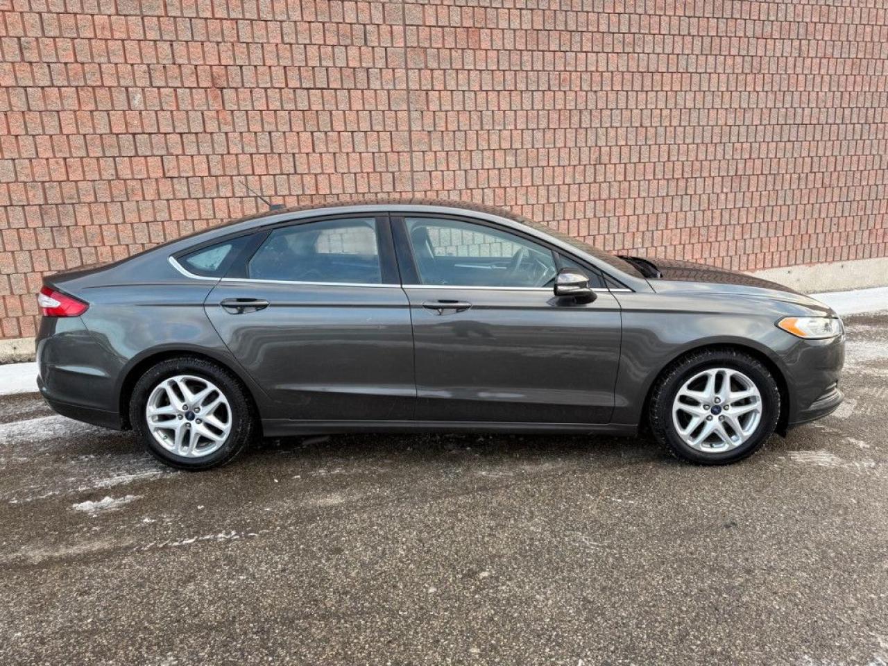 2016 Ford Fusion SE | CLEAN CARFAX | ONE-OWNER | LOW KMS | BIG SCREEN | ALLOY WHEELS | BACK-UP CAM | HEATED SEATS | - Photo #8
