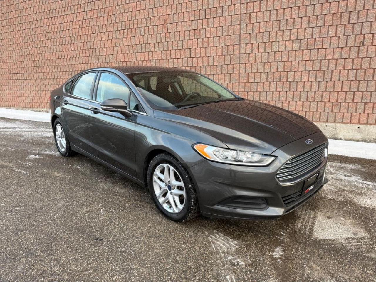 2016 Ford Fusion SE | CLEAN CARFAX | ONE-OWNER | LOW KMS | BIG SCREEN | ALLOY WHEELS | BACK-UP CAM | HEATED SEATS | - Photo #9