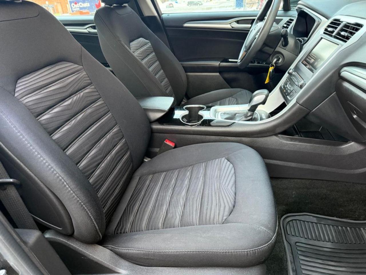 2016 Ford Fusion SE | CLEAN CARFAX | ONE-OWNER | LOW KMS | BIG SCREEN | ALLOY WHEELS | BACK-UP CAM | HEATED SEATS | - Photo #18