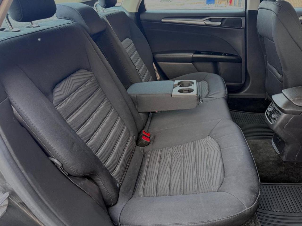 2016 Ford Fusion SE | CLEAN CARFAX | ONE-OWNER | LOW KMS | BIG SCREEN | ALLOY WHEELS | BACK-UP CAM | HEATED SEATS | - Photo #19