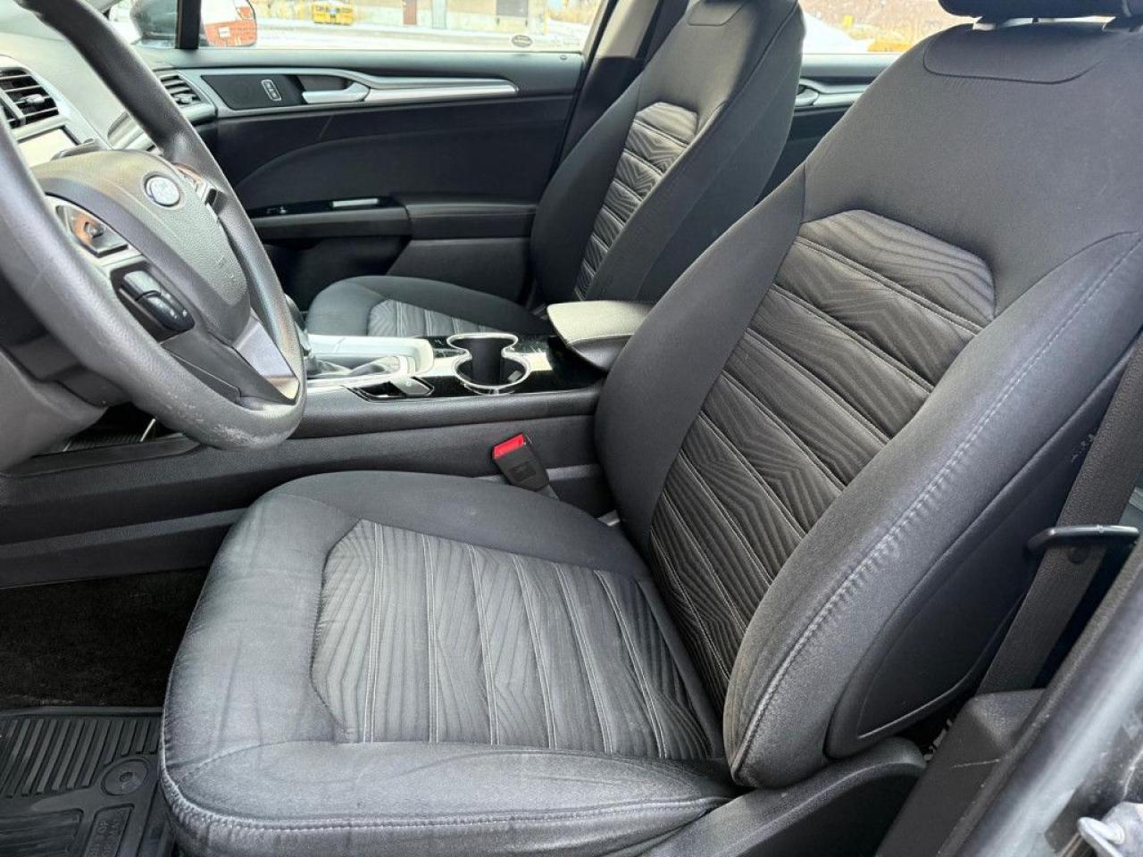 2016 Ford Fusion SE | CLEAN CARFAX | ONE-OWNER | LOW KMS | BIG SCREEN | ALLOY WHEELS | BACK-UP CAM | HEATED SEATS | - Photo #15