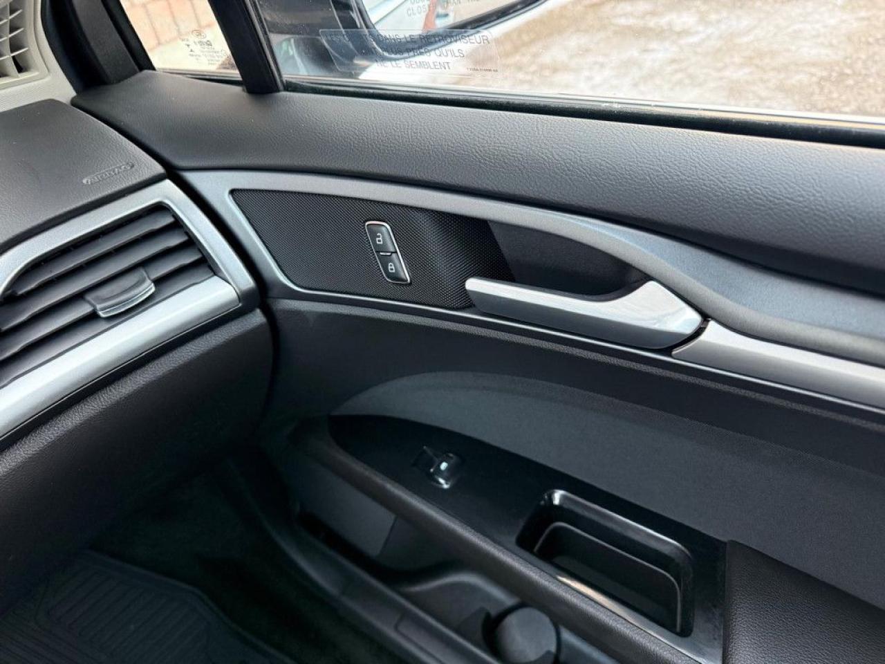 2016 Ford Fusion SE | CLEAN CARFAX | ONE-OWNER | LOW KMS | BIG SCREEN | ALLOY WHEELS | BACK-UP CAM | HEATED SEATS | - Photo #32