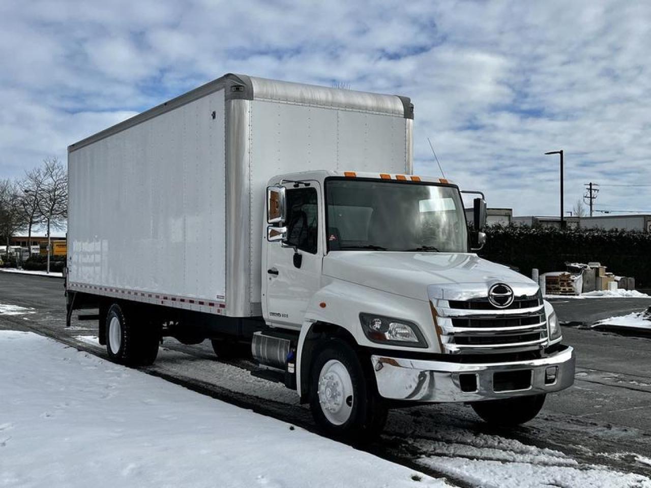 Used 2019 Hino 338 24 Foot Cube With Power Tailgate Diesel for sale in Burnaby, BC