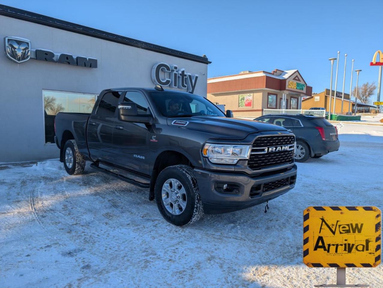 Used 2024 RAM 3500 Big Horn cabine d'équipe 4x4 caisse de 6 pi 4 po for sale in Medicine Hat, AB