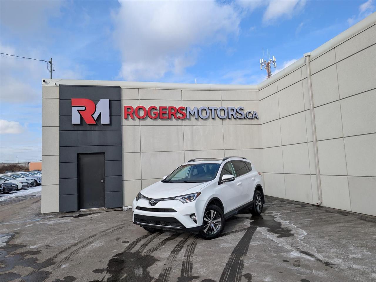 Used 2017 Toyota RAV4 XLE AWD - SUNROOF - REVERSE CAM - TECH FEATURES for sale in Oakville, ON