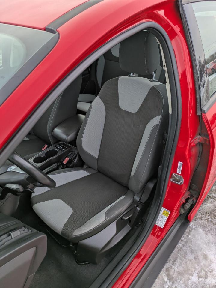 2012 Ford Focus 4DR SDN SE - Photo #9