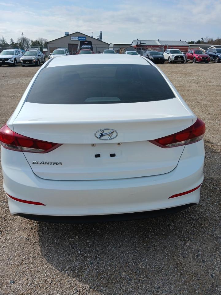 2017 Hyundai Elantra LE - Photo #11