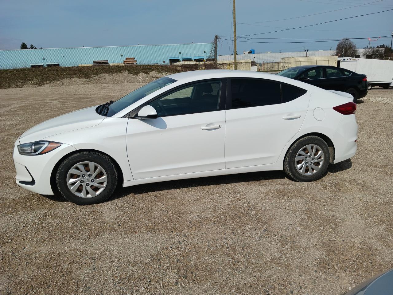 2017 Hyundai Elantra LE - Photo #4
