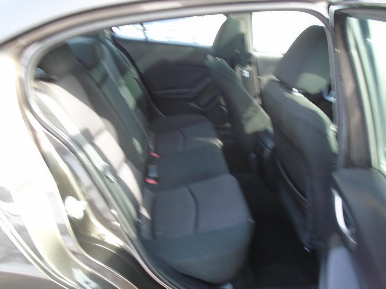 2014 Mazda MAZDA3 GS / 6SPD / REAR CAM / NEW BRAKES AND TIRES /AC/ - Photo #14