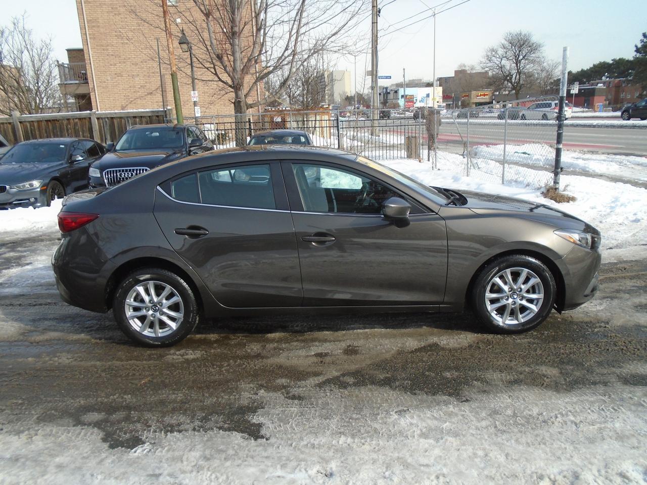 2014 Mazda MAZDA3 GS / 6SPD / REAR CAM / NEW BRAKES AND TIRES /AC/ - Photo #4