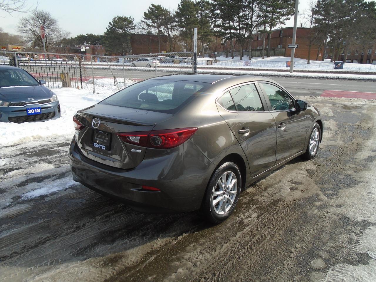2014 Mazda MAZDA3 GS / 6SPD / REAR CAM / NEW BRAKES AND TIRES /AC/ - Photo #5