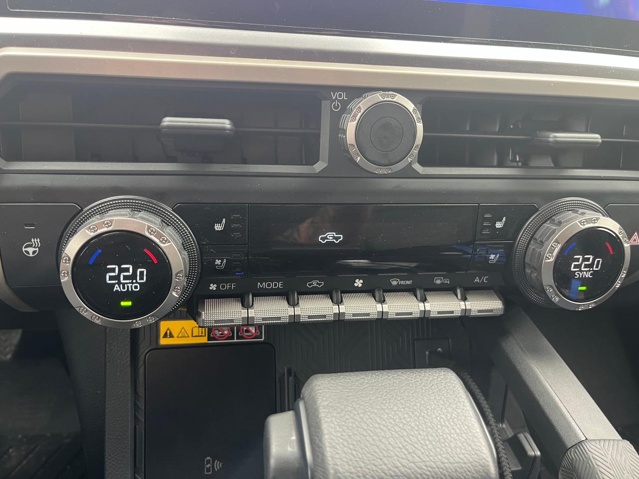 2024 Toyota Tacoma HYBRID TRD Off Road Premium - Photo #10