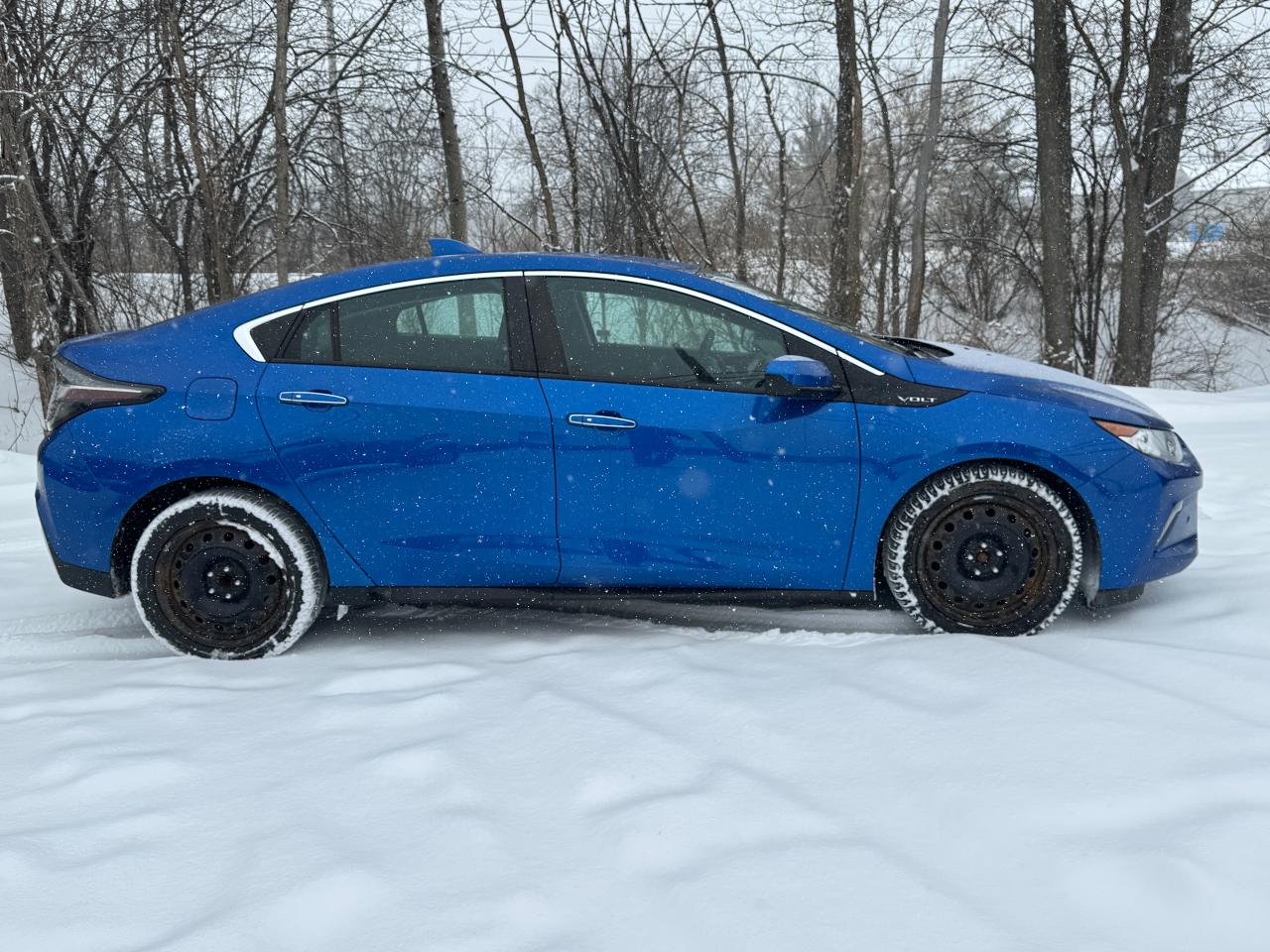 2017 Chevrolet Volt 5dr Hatchback Premier PHEV | Leather | 2 Sets RIMs - Photo #2