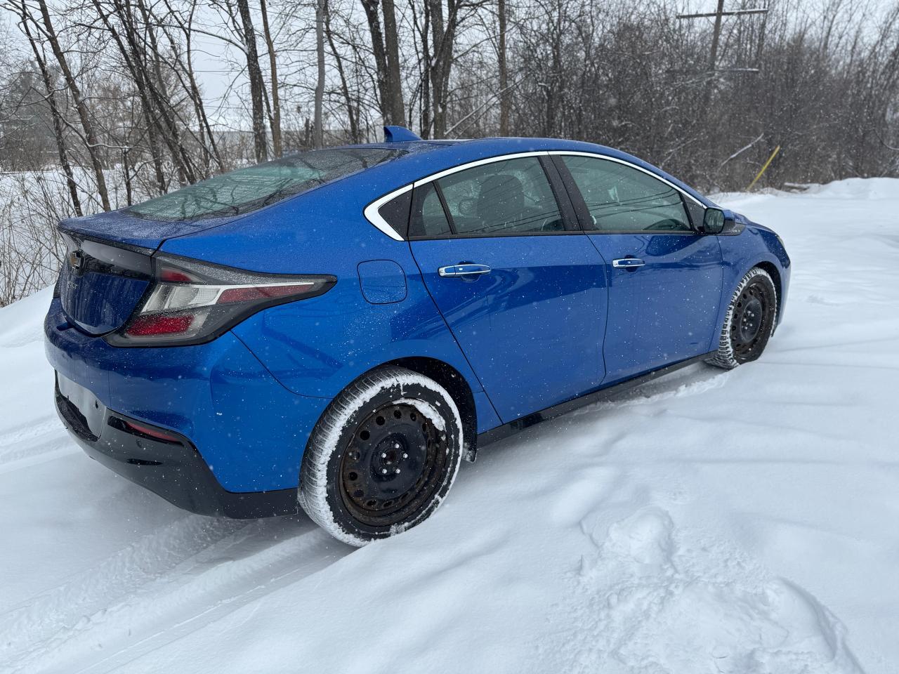 2017 Chevrolet Volt 5dr Hatchback Premier PHEV | Leather | 2 Sets RIMs - Photo #3