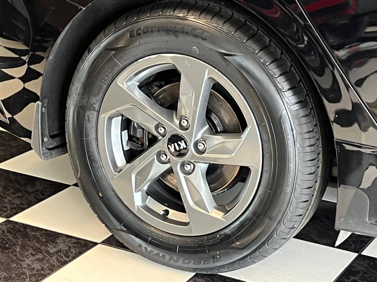 2021 Kia K5 LX AWD+New Tires+RemoteStart+LaneKeep+CLEAN CARFAX Photo