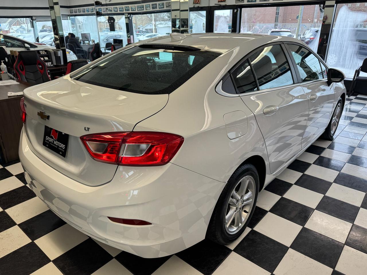 2017 Chevrolet Cruze LT+Camera+Heated Seats+A/C+CLEAN CARFAX Photo