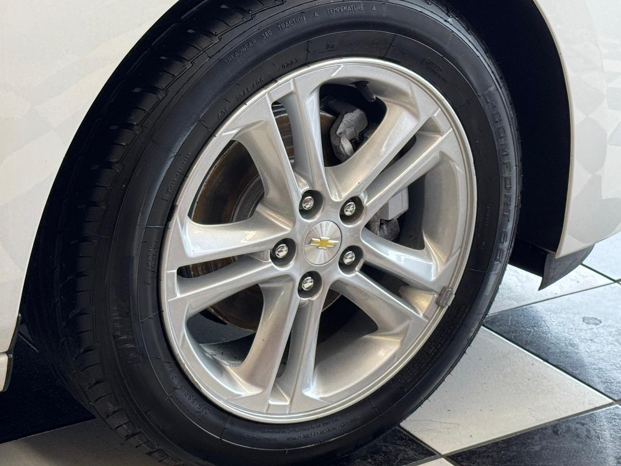 2017 Chevrolet Cruze LT+Camera+Heated Seats+A/C+CLEAN CARFAX Photo