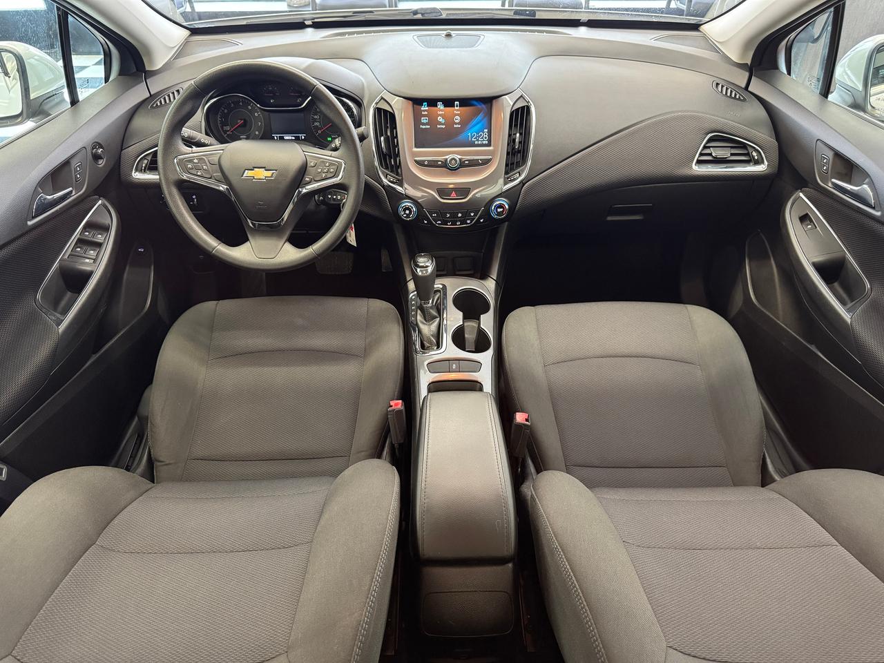 2017 Chevrolet Cruze LT+Camera+Heated Seats+A/C+CLEAN CARFAX Photo