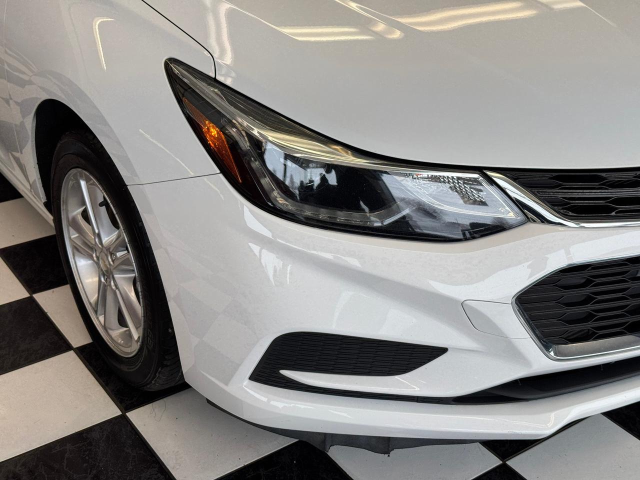 2017 Chevrolet Cruze LT+Camera+Heated Seats+A/C+CLEAN CARFAX Photo