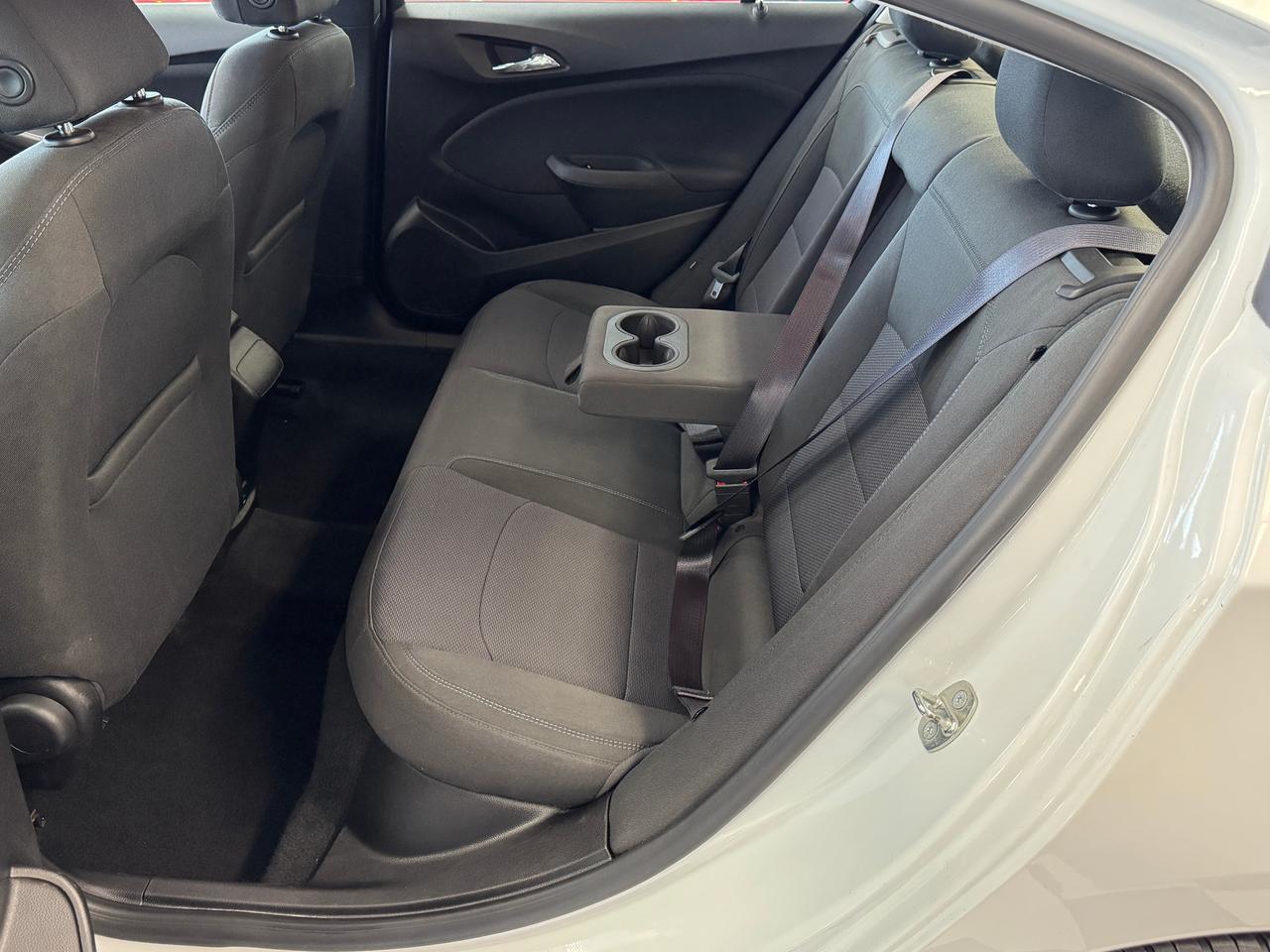 2017 Chevrolet Cruze LT+Camera+Heated Seats+A/C+CLEAN CARFAX Photo