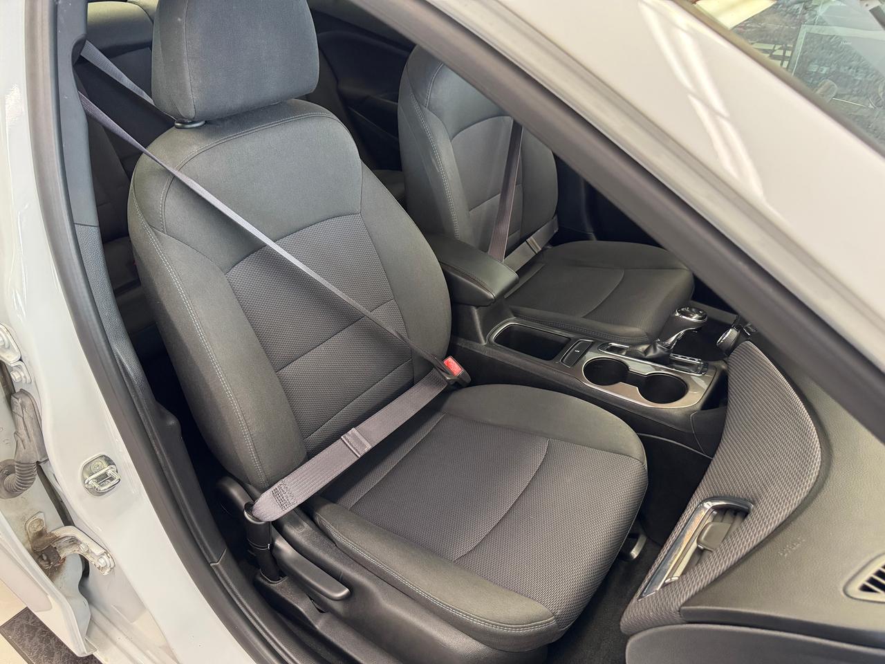 2017 Chevrolet Cruze LT+Camera+Heated Seats+A/C+CLEAN CARFAX Photo