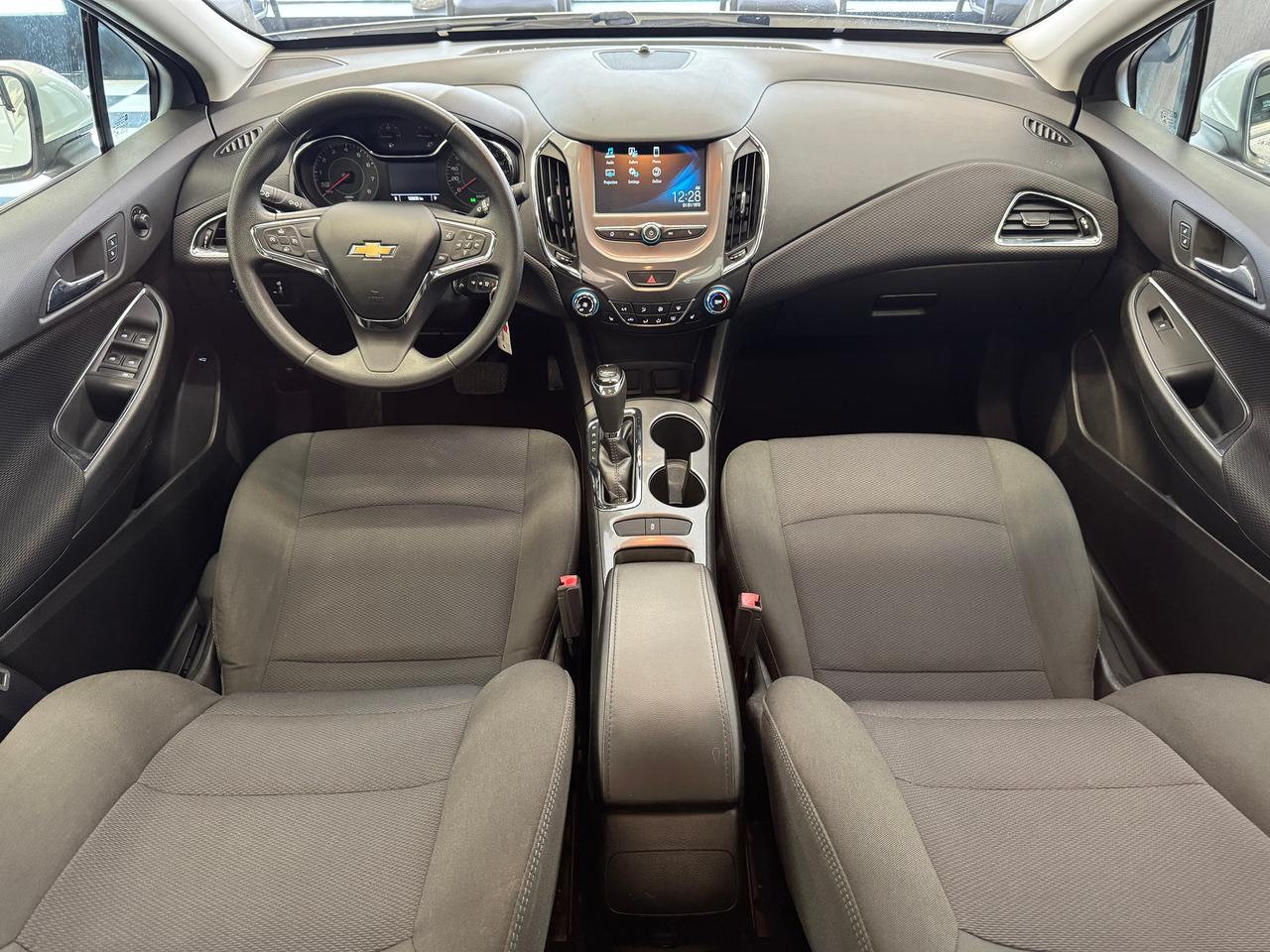 2017 Chevrolet Cruze LT+Camera+Heated Seats+A/C+CLEAN CARFAX Photo