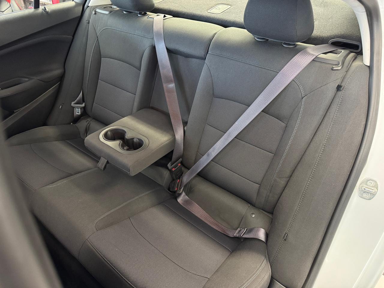 2017 Chevrolet Cruze LT+Camera+Heated Seats+A/C+CLEAN CARFAX Photo
