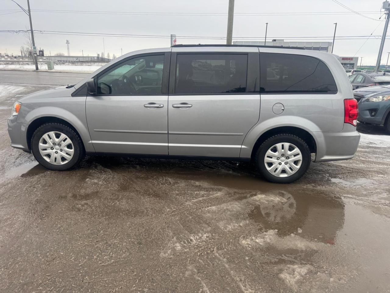 2017 Dodge Grand Caravan SXT, WELL SERVICED, 2 SETS OF WHEELS, CERTIFIED - Photo #2