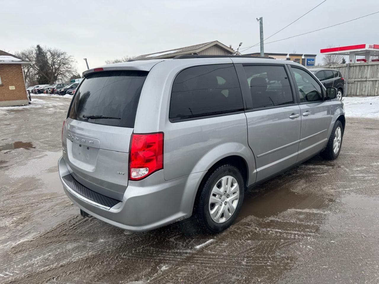 2017 Dodge Grand Caravan SXT, WELL SERVICED, 2 SETS OF WHEELS, CERTIFIED - Photo #5