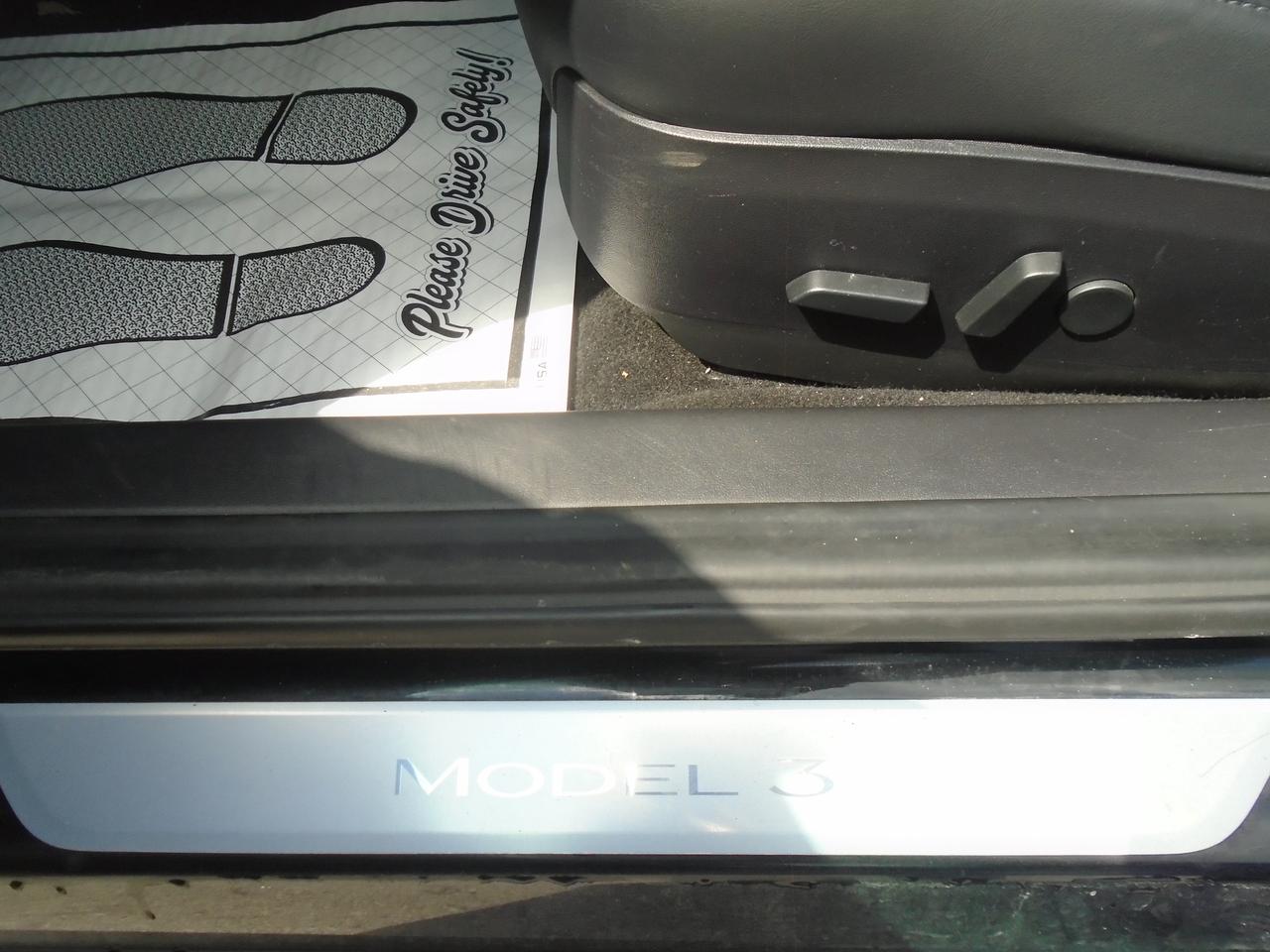 2018 Tesla Model 3 Mid Range Battery 341KM Full Charge Photo