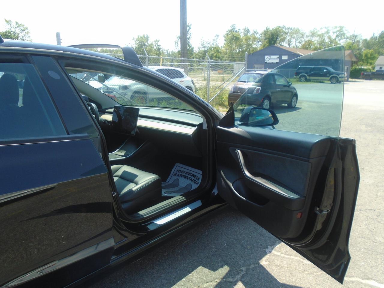 2018 Tesla Model 3 Mid Range Battery 341KM Full Charge Photo