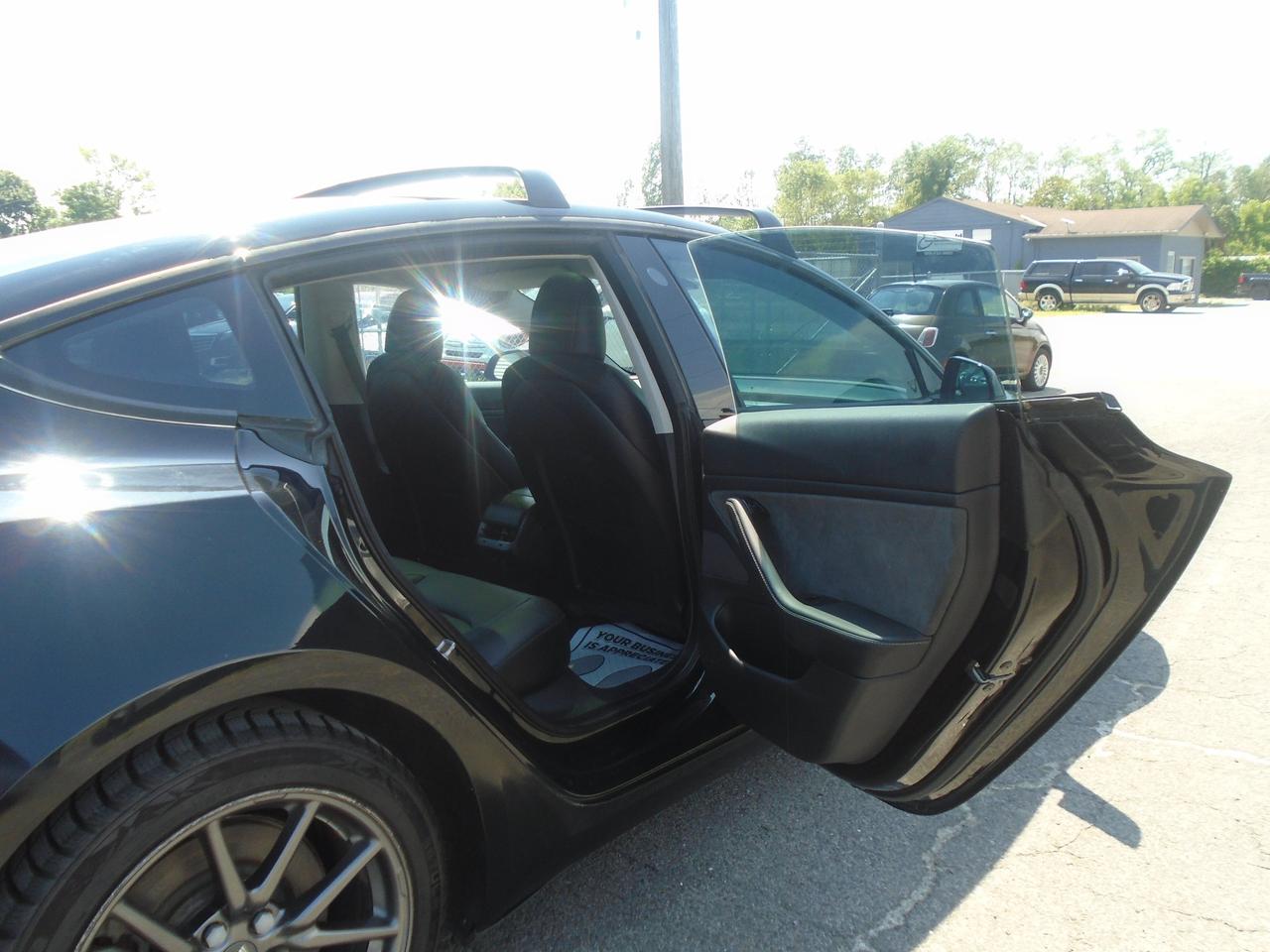 2018 Tesla Model 3 Mid Range Battery 341KM Full Charge Photo