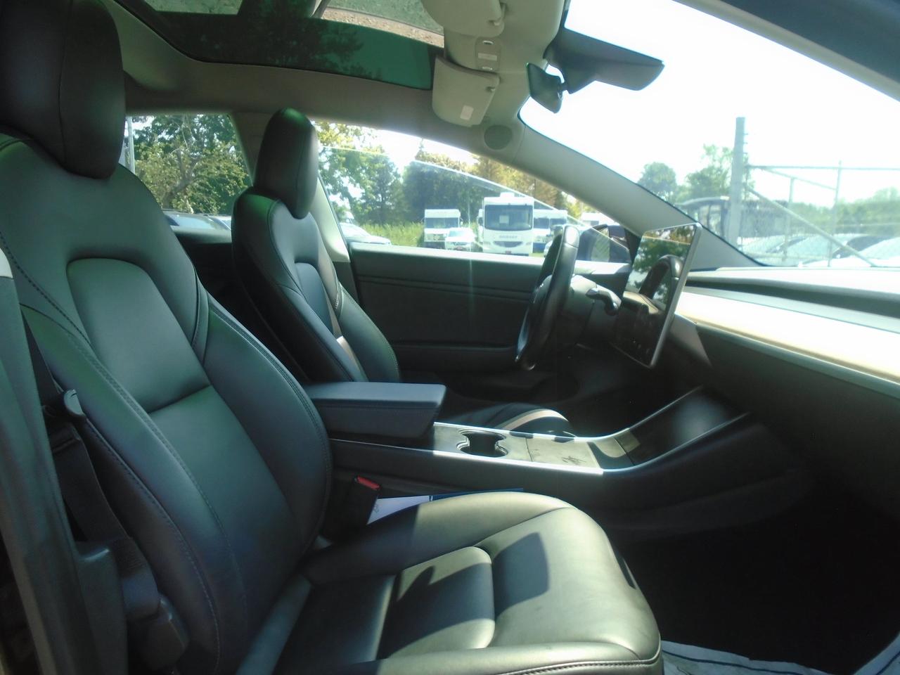 2018 Tesla Model 3 Mid Range Battery 341KM Full Charge Photo