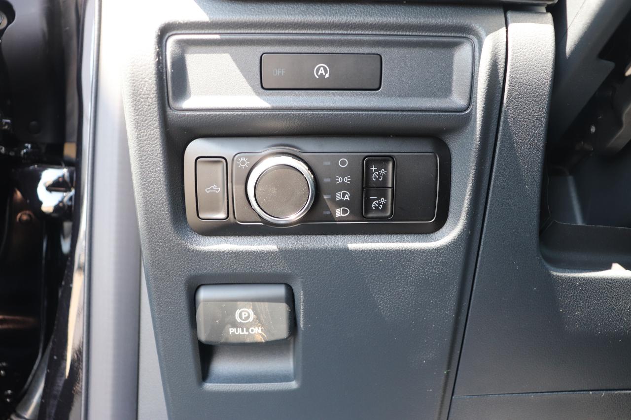 2025 Ford F-150 STX 4WD SuperCrew 5.5' Box Photo5