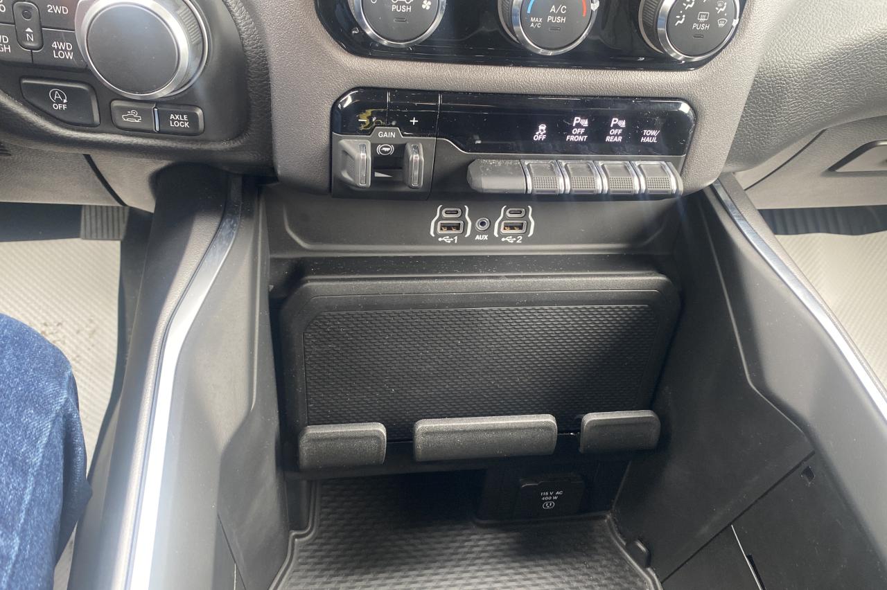 2025 RAM 1500 Big Horn 4x4 Crew Cab 5'7" Box Photo17