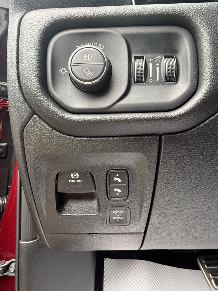 2025 RAM 1500 SPORT 4X4 CREW CAB 5'7" BOX Photo40