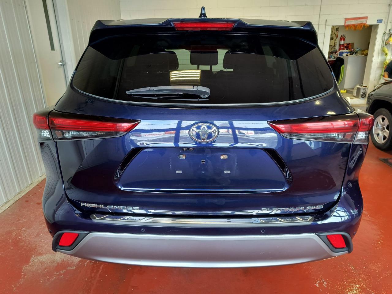 2020 Toyota Highlander LIMITED  Photo4