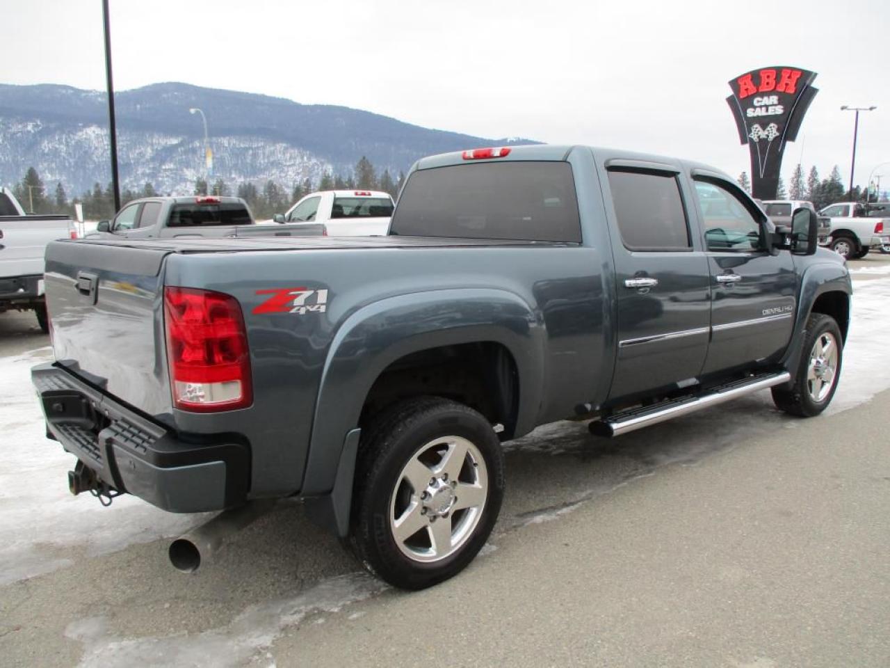 2012 GMC Sierra 2500 HD Denali Crew Cab 4WD Photo4