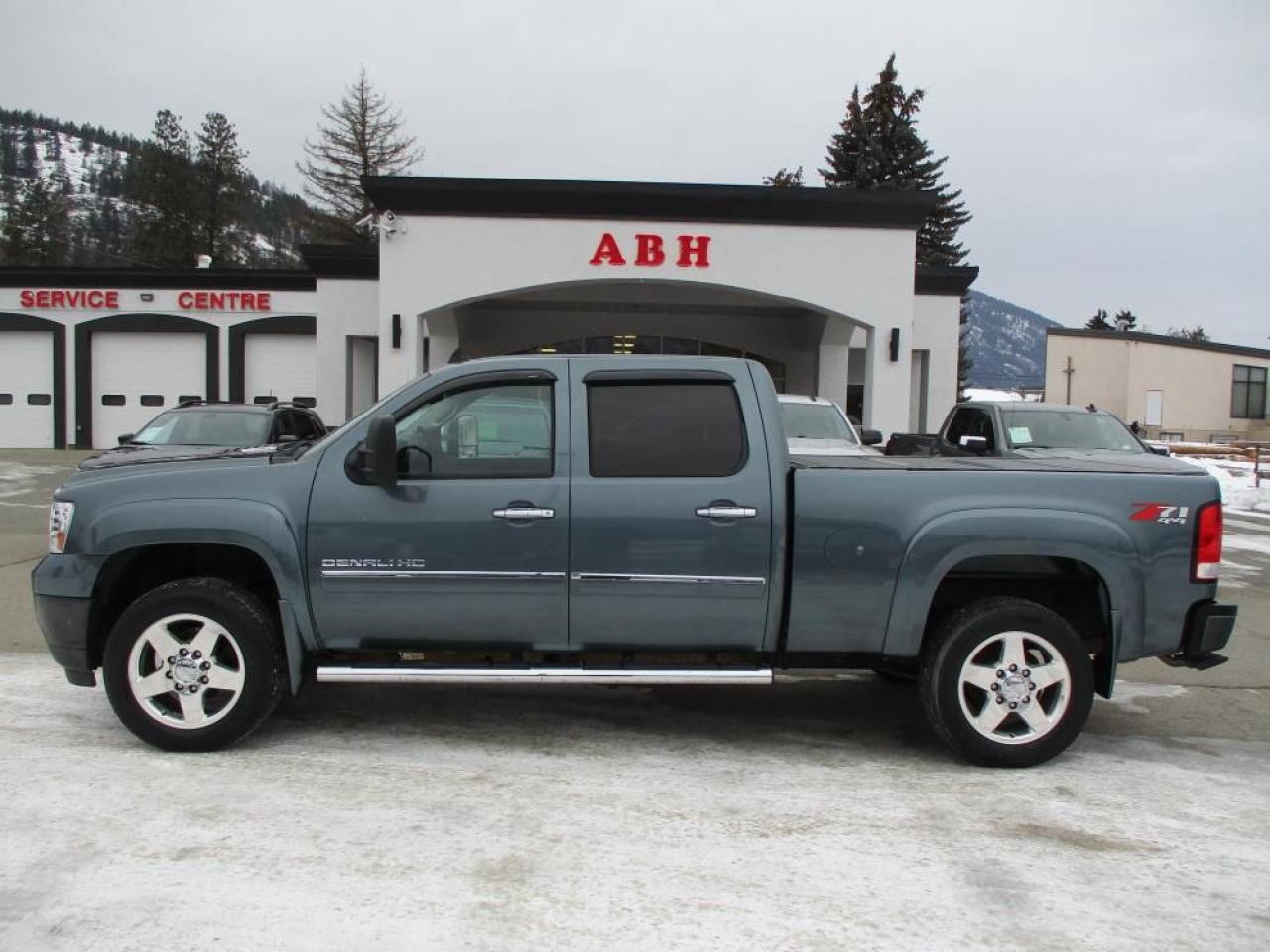 2012 GMC Sierra 2500 HD Denali Crew Cab 4WD Photo2