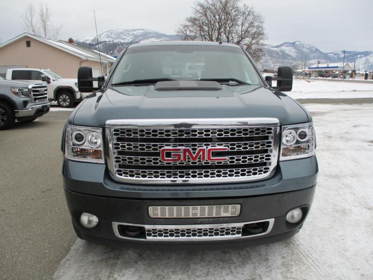 2012 GMC Sierra 2500 HD Denali Crew Cab 4WD Photo1