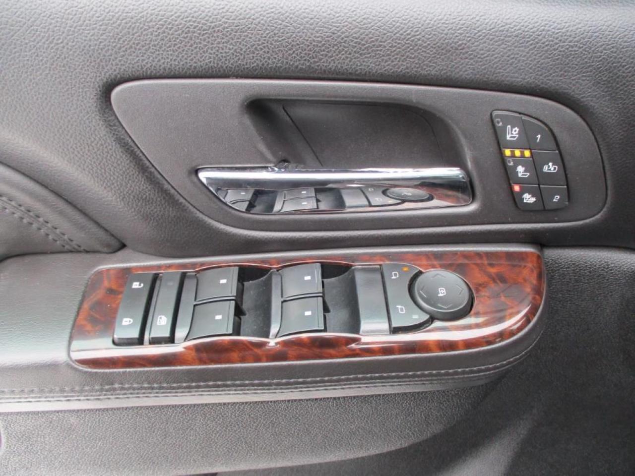 2012 GMC Sierra 2500 HD Denali Crew Cab 4WD Photo10
