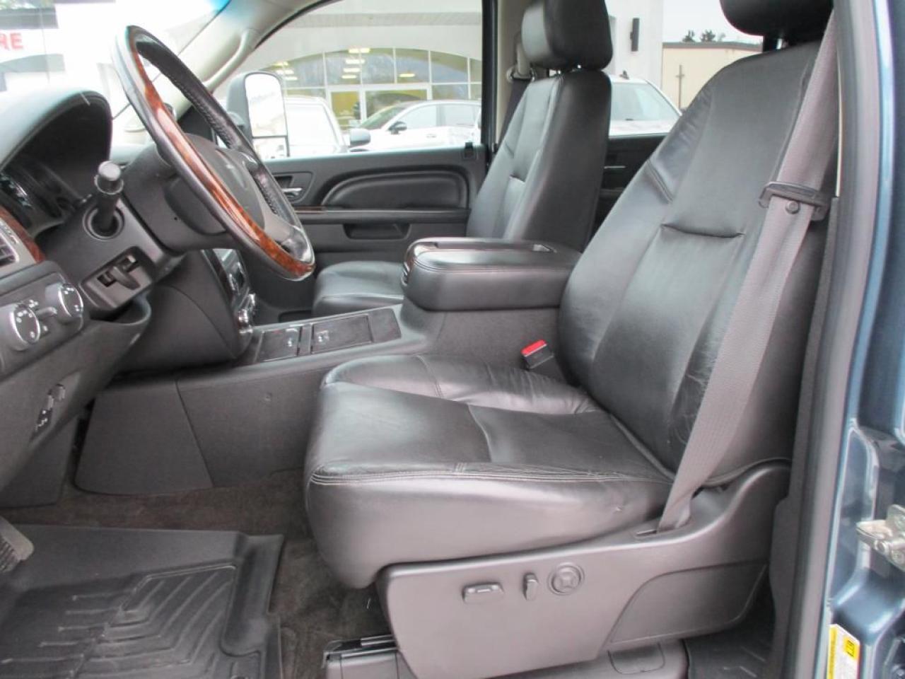 2012 GMC Sierra 2500 HD Denali Crew Cab 4WD Photo12