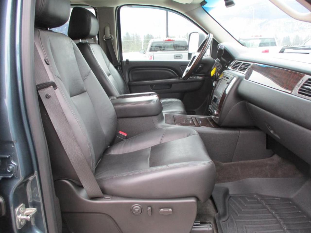 2012 GMC Sierra 2500 HD Denali Crew Cab 4WD Photo13