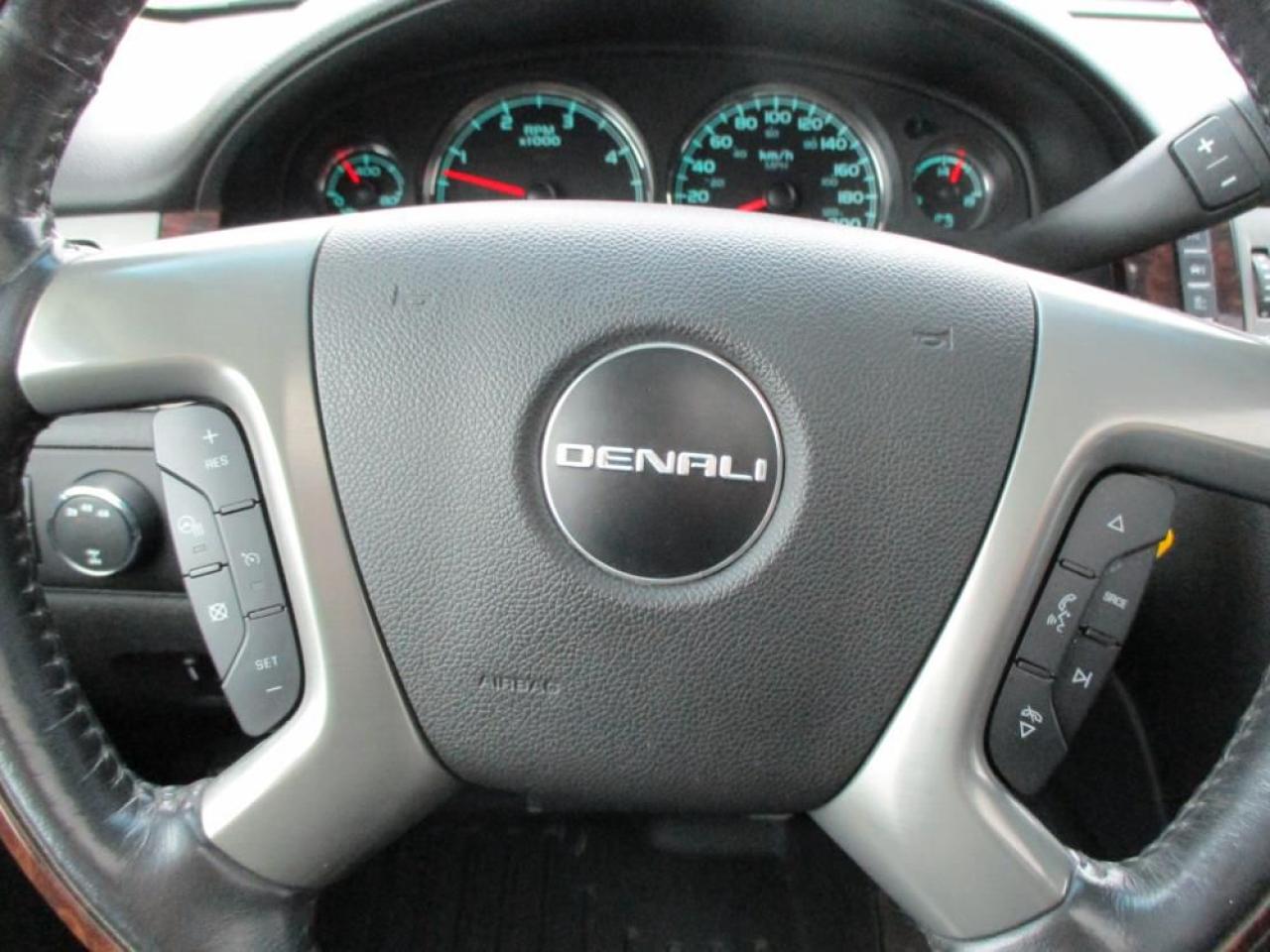 2012 GMC Sierra 2500 HD Denali Crew Cab 4WD Photo16