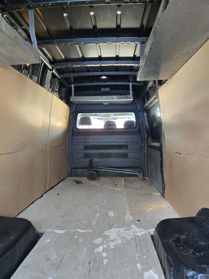 2010 Mercedes-Benz Sprinter  - Photo #5
