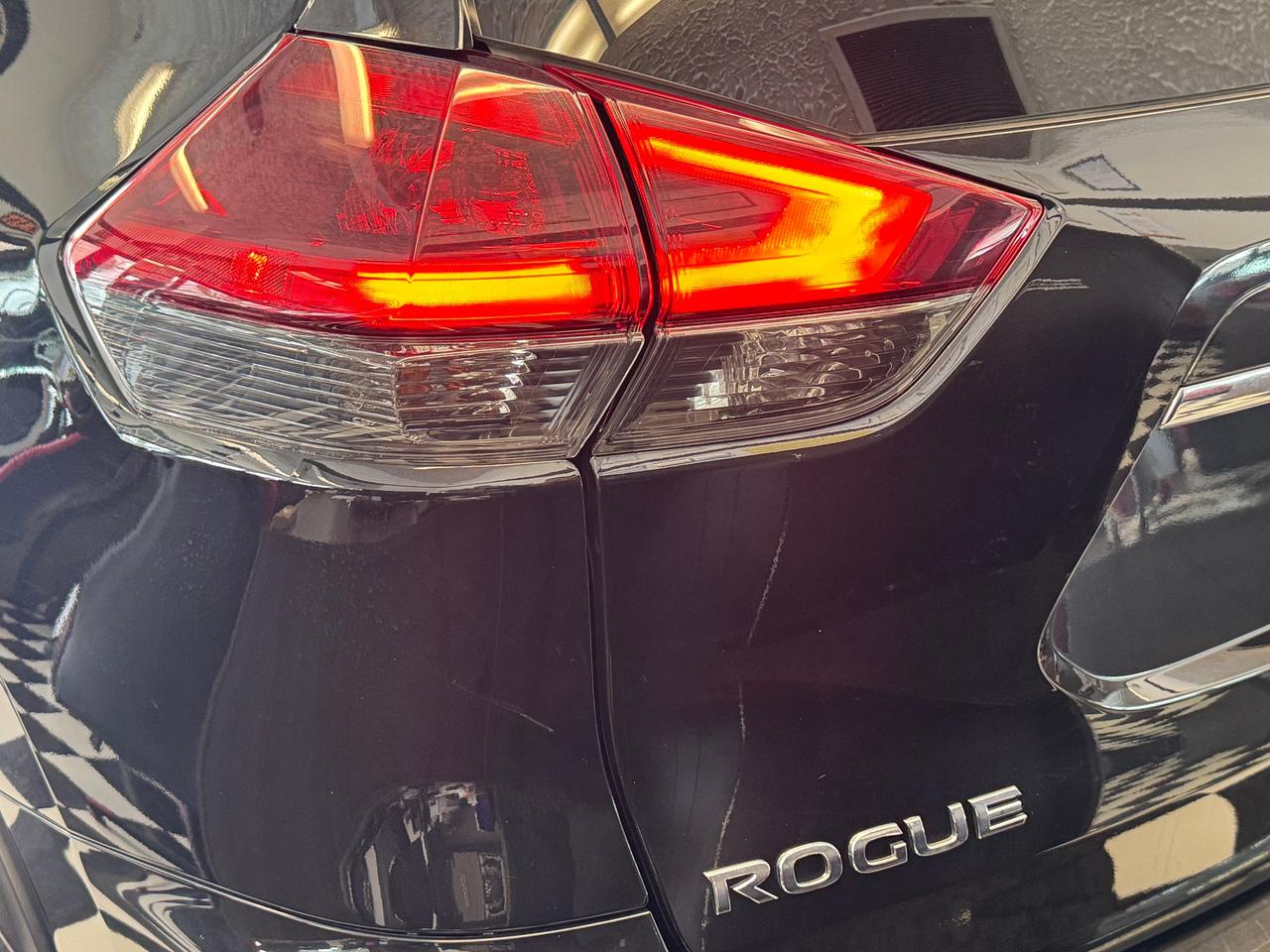 2018 Nissan Rogue SV AWD TECH+Roof+BSM+New Brakes+CLEAN CARFAX Photo