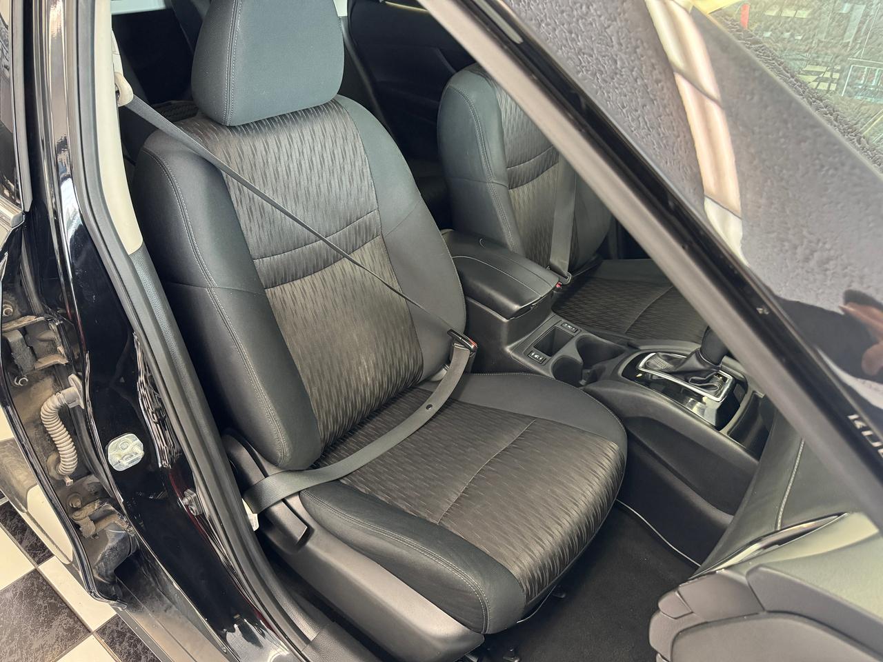 2018 Nissan Rogue SV AWD TECH+Roof+BSM+New Brakes+CLEAN CARFAX Photo