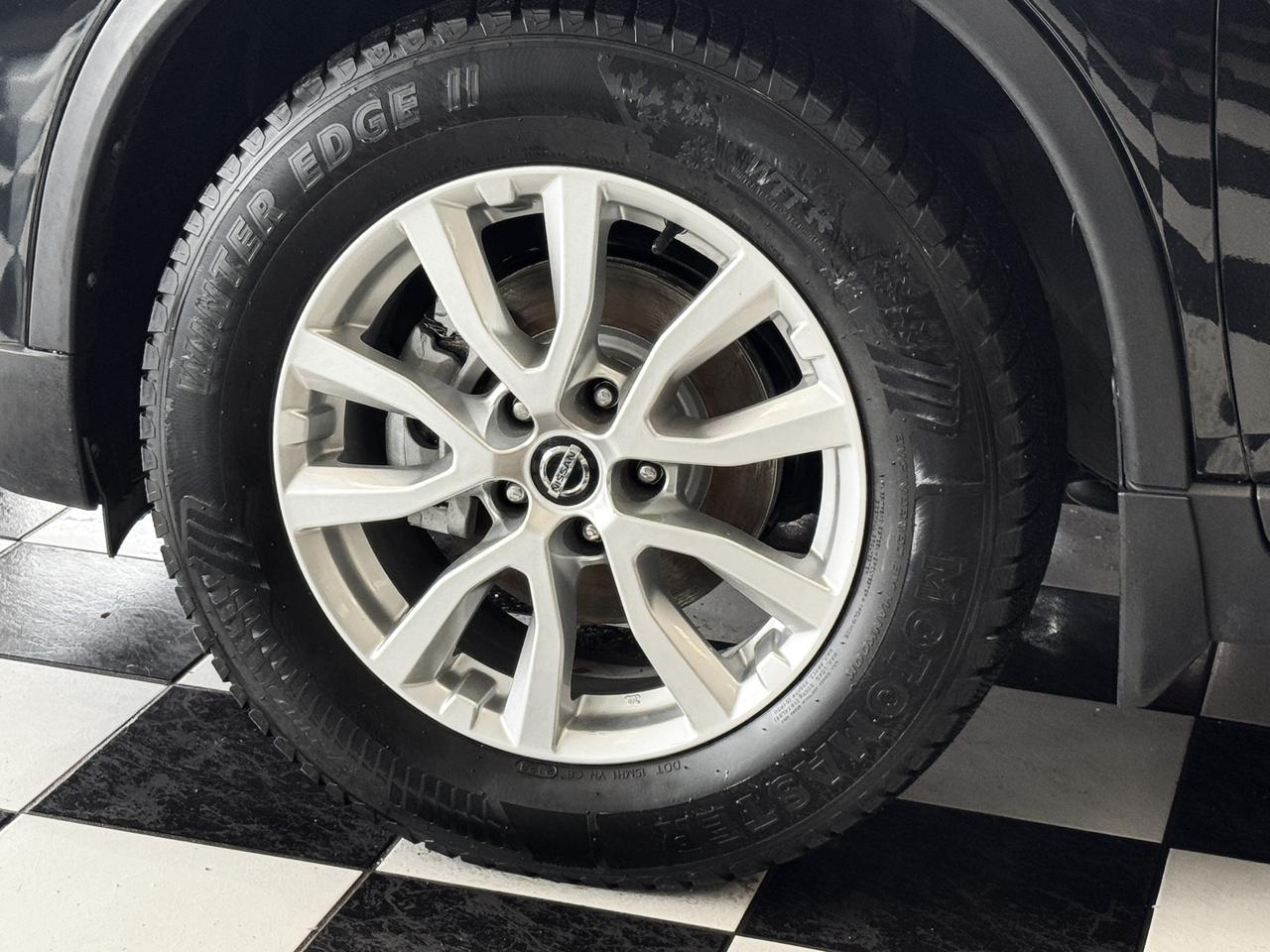 2018 Nissan Rogue SV AWD TECH+Roof+BSM+New Brakes+CLEAN CARFAX Photo
