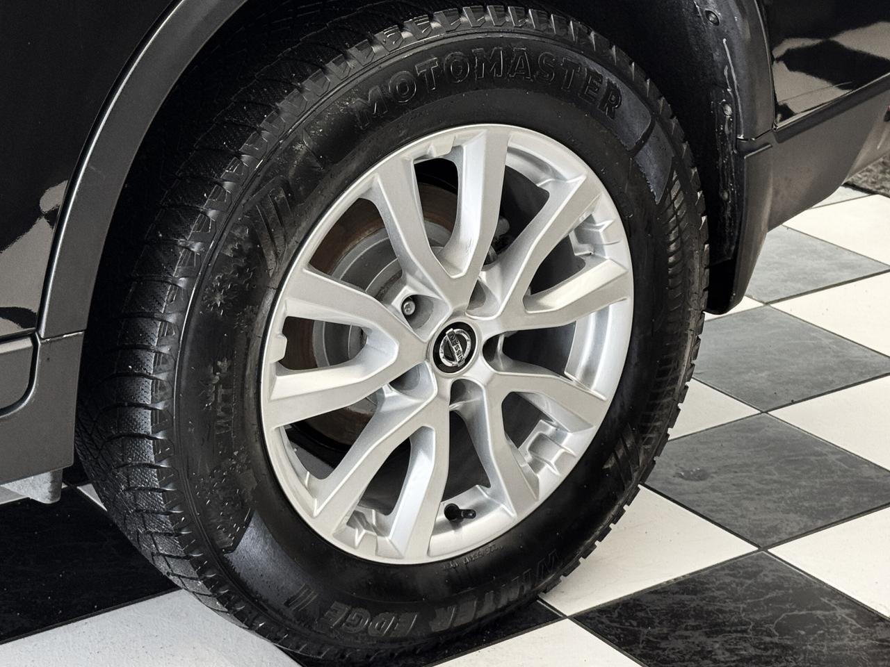 2018 Nissan Rogue SV AWD TECH+Roof+BSM+New Brakes+CLEAN CARFAX Photo